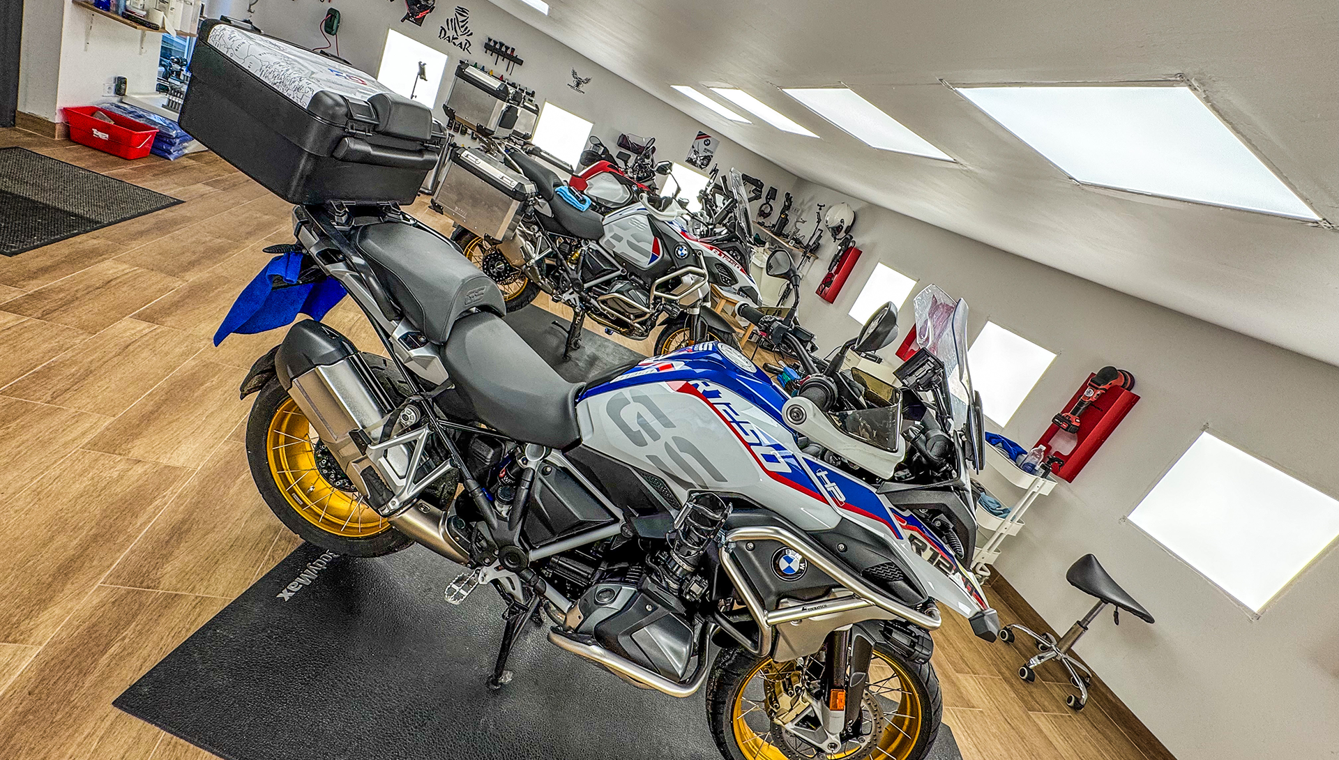 slider image slider_item_YADByG